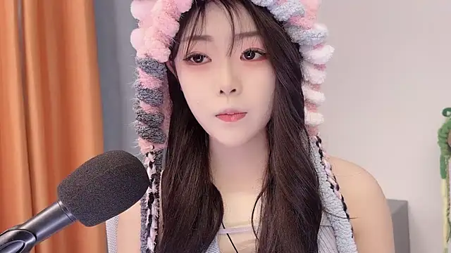 Snapshot of smalldaisy chatting on 02/06/26, 02:18 smalldaisy online show from 02/06/26, 02:18