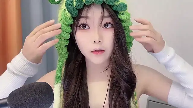 Snapshot of smalldaisy chatting on 02/01/26, 02:32 smalldaisy online show from 02/01/26, 02:32