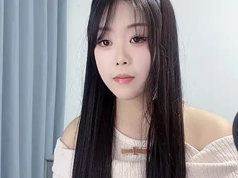 Snapshot of smalldaisy chatting on 12/23/25, 07:07 smalldaisy online show from 12/23/25, 07:07