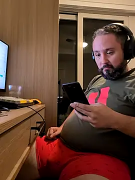 Snapshot of Hairy_bear86 chatting on 01/13/26, 12:53 Hairy bear86 online show from 01/13/26, 12:53