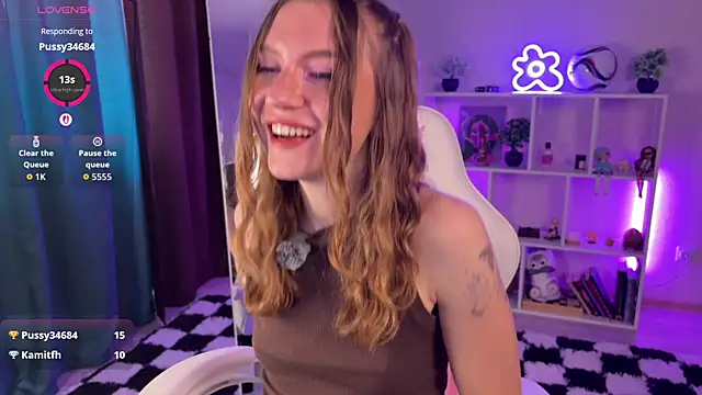 Snapshot of KellySunn chatting on 07/17/26, 08:11 KellySunn online show from 07/17/26, 08:11