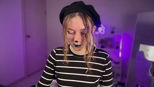 KellySunn online show from 04/12/26, 08:17