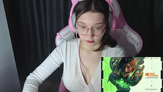 Pink-Aura- online show from 01/15/26, 08:23