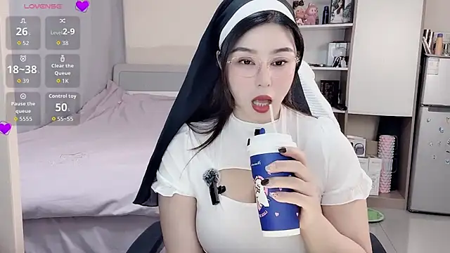 Ogravity  online show from 02/04/26, 06:41