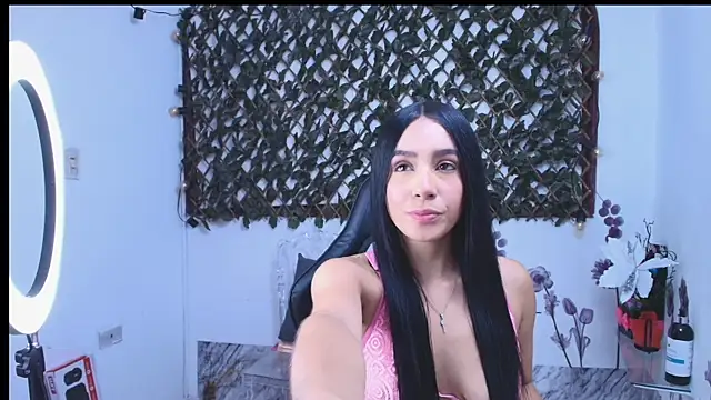 LauraAcuna online show from 12/22/25, 12:16