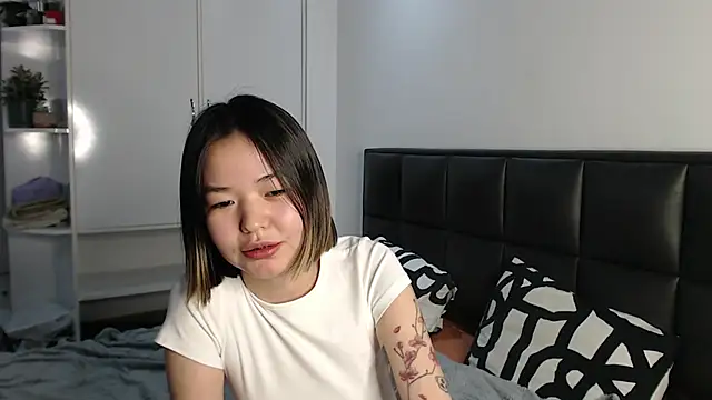 niia mur online show from 02/22/26, 05:58