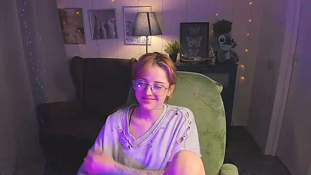 Snapshot of SarahShelby chatting on 05/22/26, 09:13 SarahShelby online show from 05/22/26, 09:13