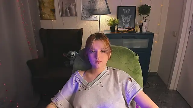 Snapshot of SarahShelby chatting on 06/04/26, 10:03 SarahShelby online show from 06/04/26, 10:03