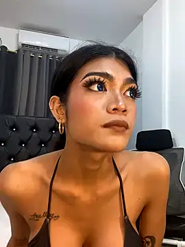 AveryCy online show from 12/19/25, 04:09