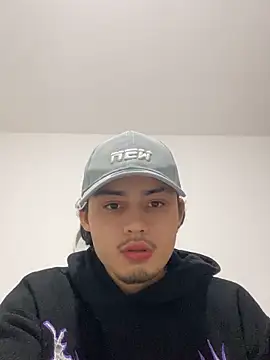 Snapshot of Tyron_1228 chatting on 12/20/25, 06:49 Tyron 1228 online show from 12/20/25, 06:49