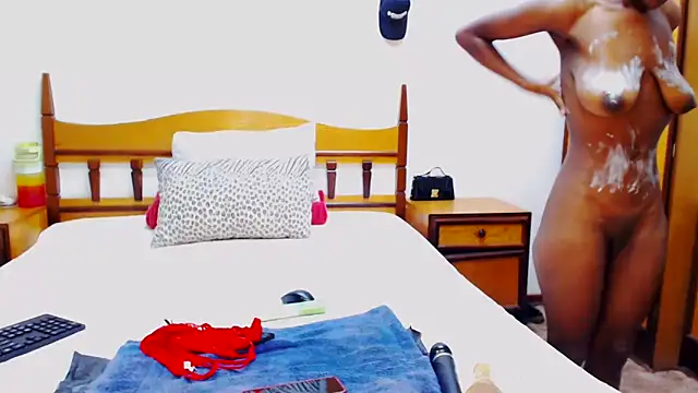 Snapshot of DarkAfricanLadyxx chatting on 02/17/26, 07:44 DarkAfricanLadyxx online show from 02/17/26, 07:44