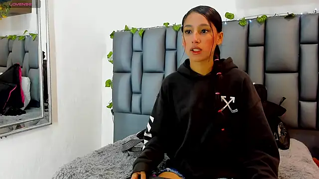 Snapshot of Celeste_71 chatting on 06/10/26, 12:39 Celeste 71 online show from 06/10/26, 12:39