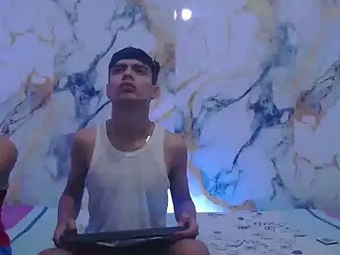 BrownieLoverss online show from 12/20/25, 09:39