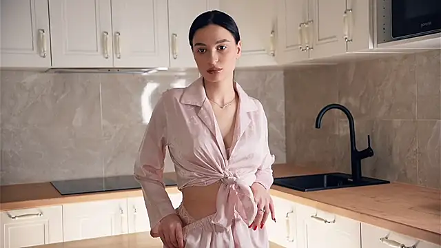 TyraEspina online show from 01/09/26, 07:10