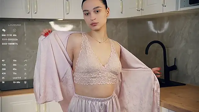 TyraEspina online show from 01/11/26, 09:33