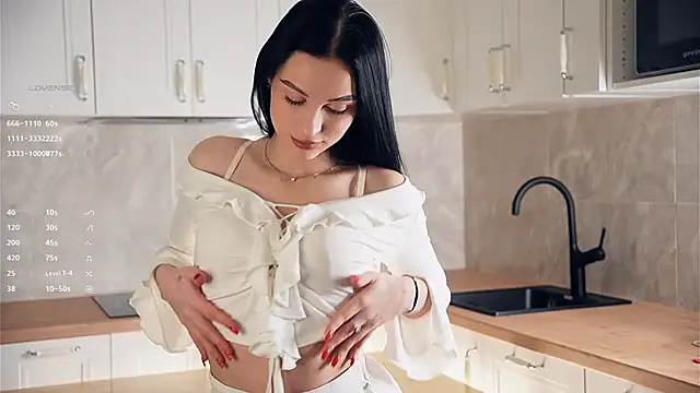 TyraEspina online show from 01/06/26, 09:19