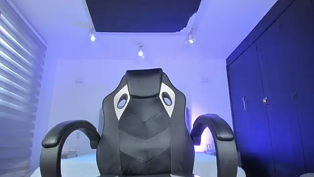 ManuelaEvans  online show from 01/11/26, 08:49