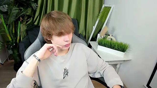 andyyzzz online show from 07/04/26, 06:45