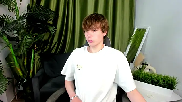 andyyzzz online show from 06/24/26, 08:28
