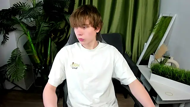 andyyzzz online show from 06/25/26, 07:08