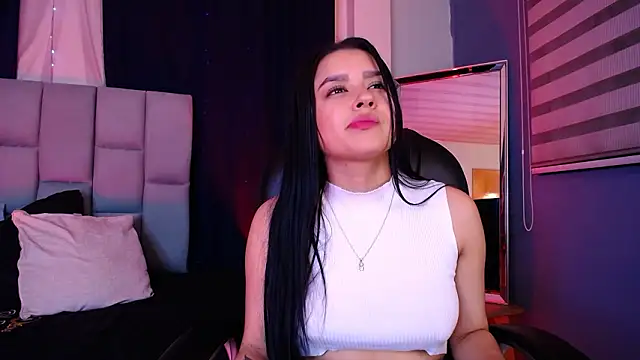 Snapshot of Emilyy05_ chatting on 02/06/26, 01:34 Emilyy05 online show from 02/06/26, 01:34