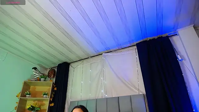 Snapshot of Emilyy05_ chatting on 12/23/25, 03:17 Emilyy05 online show from 12/23/25, 03:17