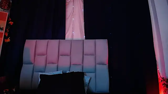 Snapshot of Emilyy05_ chatting on 02/05/26, 01:12 Emilyy05 online show from 02/05/26, 01:12