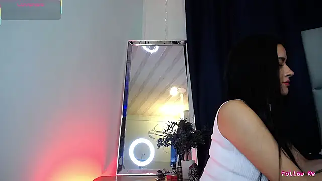 Emilyy05  online show from 03/06/26, 01:00