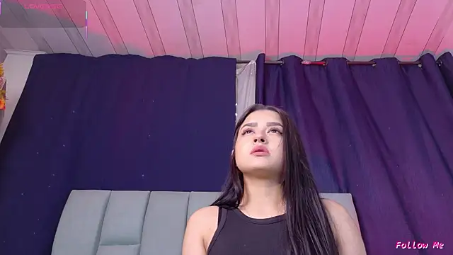 Emilyy05  online show from 04/18/26, 12:35
