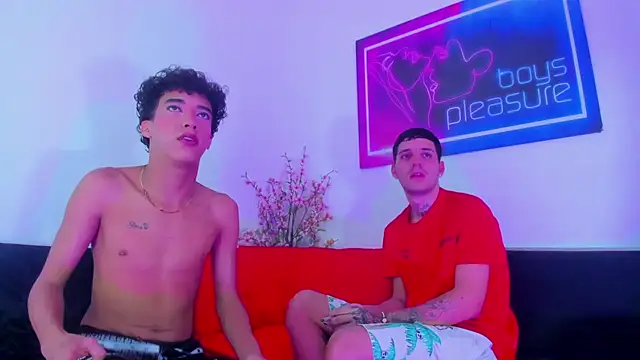 Snapshot of Pleasure_boys_hot chatting on 03/04/26, 10:06 Pleasure boys hot online show from 03/04/26, 10:06