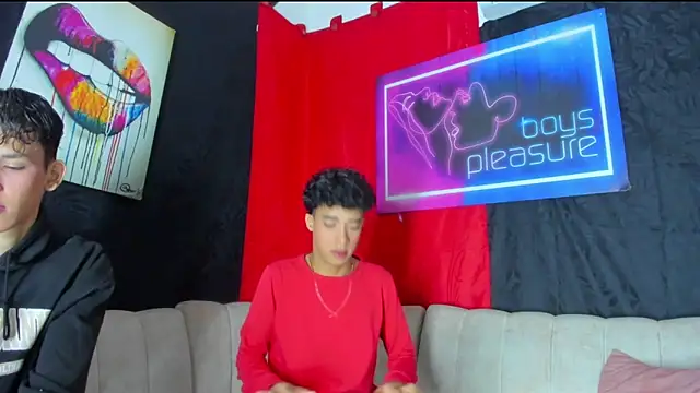 Snapshot of Pleasure_boys_hot chatting on 01/09/26, 07:10 Pleasure boys hot online show from 01/09/26, 07:10