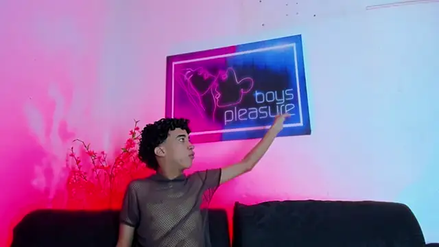 Snapshot of Pleasure_boys_hot chatting on 03/23/26, 07:03 Pleasure boys hot online show from 03/23/26, 07:03