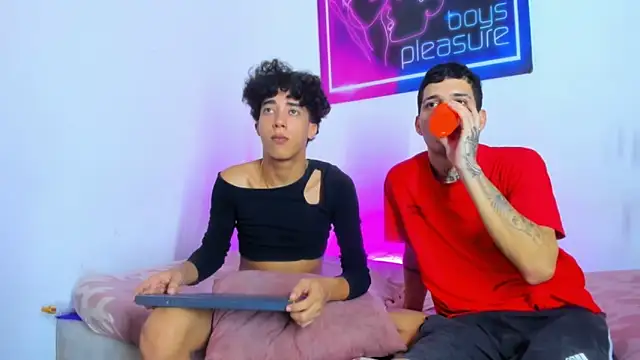 Snapshot of Pleasure_boys_hot chatting on 04/14/26, 07:52 Pleasure boys hot online show from 04/14/26, 07:52