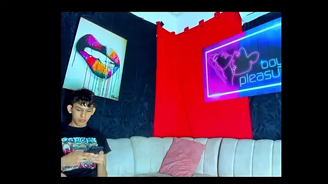 Snapshot of Pleasure_boys_hot chatting on 01/10/26, 07:31 Pleasure boys hot online show from 01/10/26, 07:31