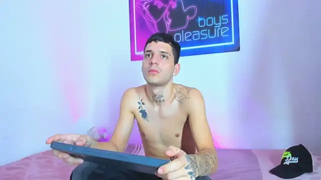 Snapshot of Pleasure_boys_hot chatting on 04/09/26, 06:36 Pleasure boys hot online show from 04/09/26, 06:36