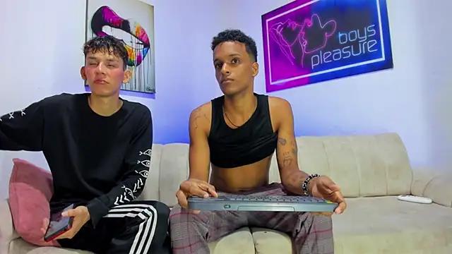 Snapshot of Pleasure_boys_hot chatting on 12/23/25, 04:56 Pleasure boys hot online show from 12/23/25, 04:56