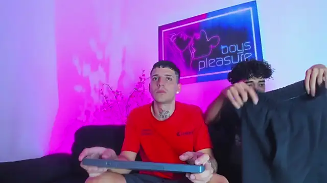 Snapshot of Pleasure_boys_hot chatting on 03/17/26, 05:38 Pleasure boys hot online show from 03/17/26, 05:38