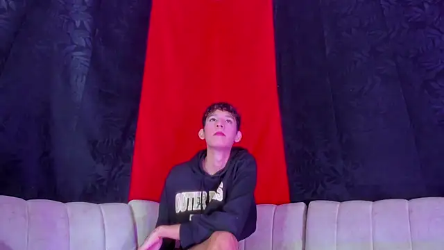 Snapshot of Pleasure_boys_hot chatting on 02/20/26, 07:05 Pleasure boys hot online show from 02/20/26, 07:05