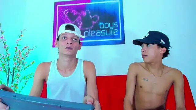 Snapshot of Pleasure_boys_hot chatting on 03/06/26, 04:35 Pleasure boys hot online show from 03/06/26, 04:35