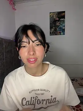 junorise23 online show from 02/17/26, 04:32