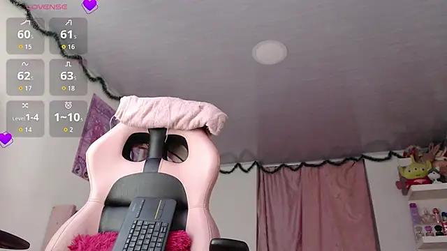 Snapshot of violett_brown9 chatting on 07/03/26, 06:53 violett brown9 online show from 07/03/26, 06:53