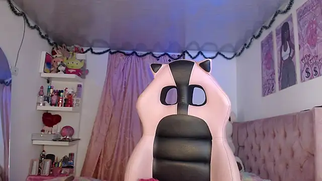 Snapshot of violett_brown9 chatting on 06/15/26, 06:57 violett brown9 online show from 06/15/26, 06:57