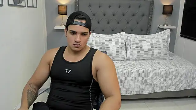 maxximo strong  online show from 12/21/25, 07:59