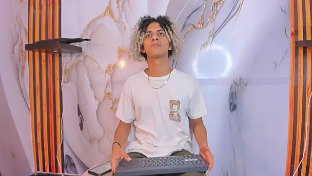 Victor LatinBoy online show from 12/20/25, 06:55