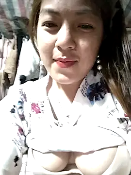 Snapshot of Lucky_cutee chatting on 05/06/26, 01:04 Lucky cutee online show from 05/06/26, 01:04