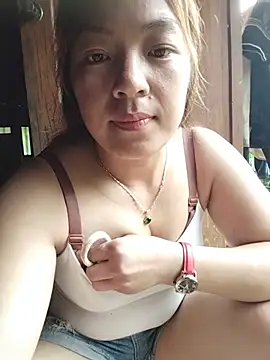 Snapshot of Lucky_cutee chatting on 06/28/26, 04:08 Lucky cutee online show from 06/28/26, 04:08