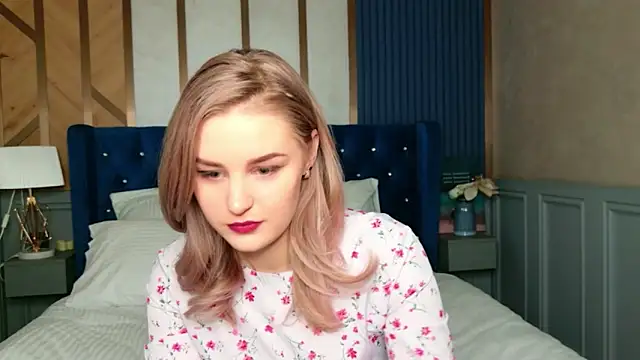 Molly Voss online show from 01/18/26, 05:44