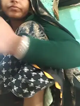 Snapshot of Madhu_cute chatting on 02/28/26, 02:33 Madhu cute online show from 02/28/26, 02:33