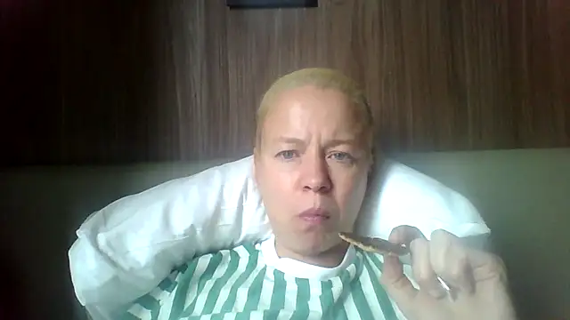 jennyblondeuk online show from 04/12/26, 02:09