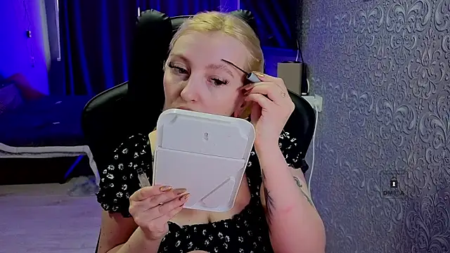 Eva Vibe  online show from 04/10/26, 07:37